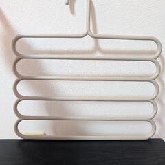 スラックスハンガーの画像