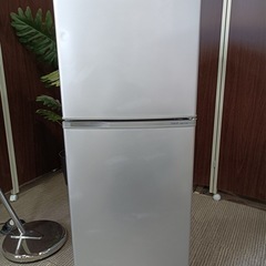 ★[八4157]  AQUA　2012年製　ノンフロン冷凍冷蔵庫　137L  AQR-141B(SB) 形　外形寸法　幅476㎜  奥行550㎜  高さ1211㎜の画像