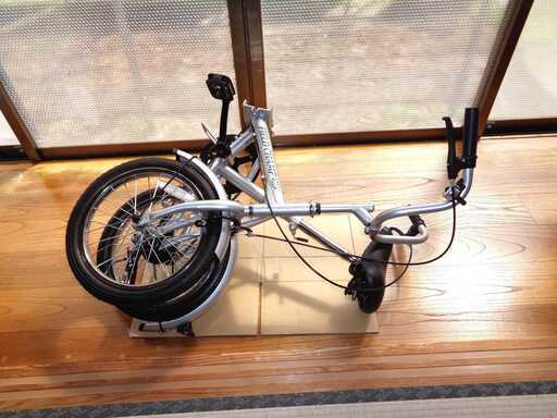 ほぼ新品の折りたたみ自転車