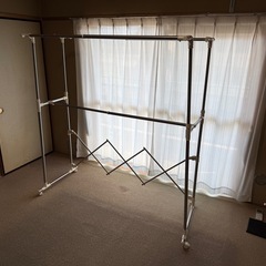 伸縮式　洗濯物干しの画像