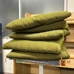 無料　
昭和レトロ机や座布団や人形の画像