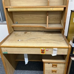 無料　
昭和レトロ机や座布団や人形の画像