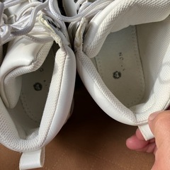 ハイカットスニーカー　ホワイト　27センチ
の画像