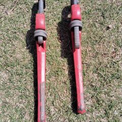 工具　パイプレンチ（2台）の画像
