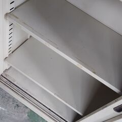 書庫　対面テーブルにもできる高さ　鉄製
