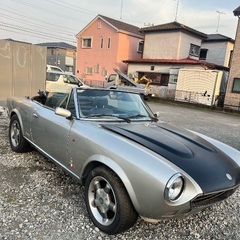 フィアット124スパイダー ピニンファリーナの画像