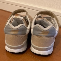 子供靴 ニューバランス 19.5cm ベージュの画像
