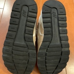 子供靴 ニューバランス 19.5cm ベージュの画像