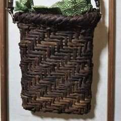 山葡萄のアクセサリーやかごバッグの作成の画像