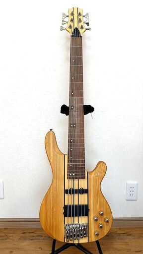 ６弦エレキベース