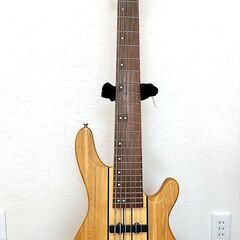 ６弦エレキベース