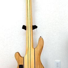 ６弦エレキベースの画像