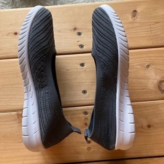 グレーのスリッポンの画像