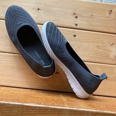 グレーのスリッポンの画像