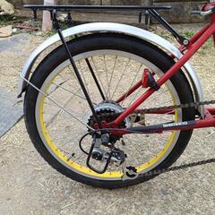 SHIMANO製、6段変速の折り畳み自転車です。の画像