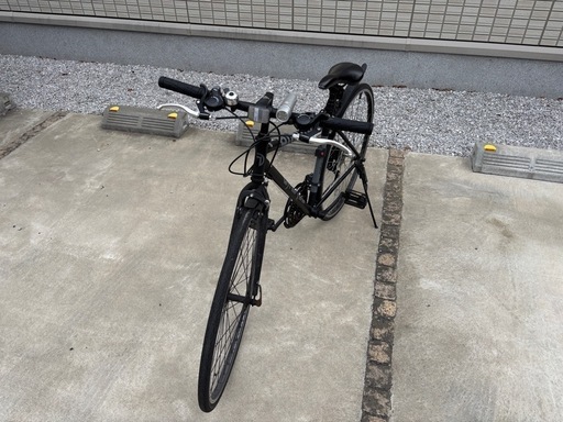  【特典•新品鍵付き】クロスバイク 自転車 700C 27インチ相当 シマノ 21段変速 通勤 通学