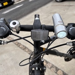  【特典•新品鍵付き】クロスバイク 自転車 700C 27インチ相当 シマノ 21段変速 通勤 通学の画像