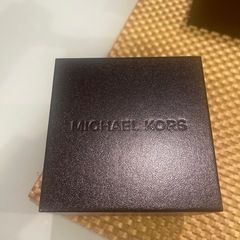 michael korsとdieselの空き箱の画像