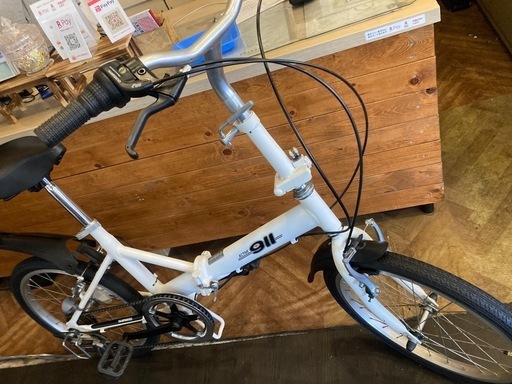 【SALE！4月中防犯登録無料！前後タイヤ・チューブ新品！】高さ調整可能　6段変速　20インチ折りたたみ自転車　ホワイト