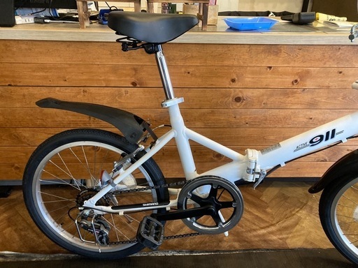 【SALE！4月中防犯登録無料！前後タイヤ・チューブ新品！】高さ調整可能　6段変速　20インチ折りたたみ自転車　ホワイト