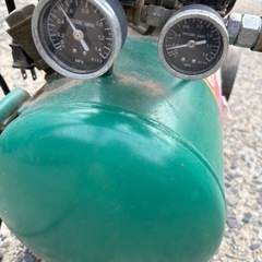 エアーコンプレッサー 30l 動作ok 8キロの画像