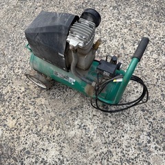 エアーコンプレッサー 30l 動作ok 8キロの画像