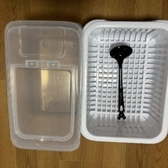 米びつ　水切りカゴ　おたま