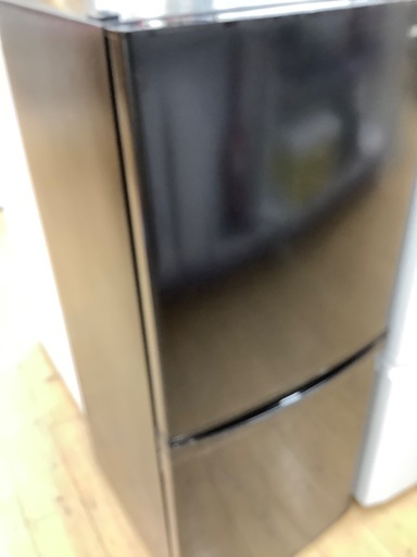 142Lの2ドア冷蔵庫のご紹介です。