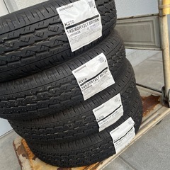 新品大特価！！BSタイヤ🛞１４５／８０R１２６プライkトラックバ...