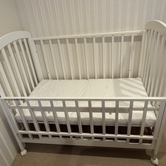 カトージ　ベビーベッド　ホワイトの画像