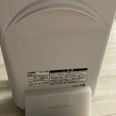 電池で動いて持ち運びできるスピーカー付CDプレイヤー 箱付きの画像