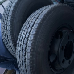 トウヨウタイヤ。スタッドレス２１５／８５R１６新品タイヤ。ホイー...