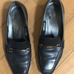 スニーカー革靴サンダルの画像