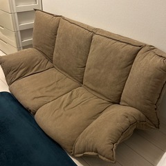 モダンデコ　ローソファー　ラテベージュ色