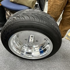 車　タイヤ　アルミホイールの画像
