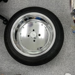 車　タイヤ　アルミホイールの画像