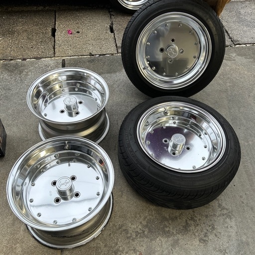 車　タイヤ　アルミホイール