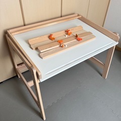 IKEA キッズデスク　の画像