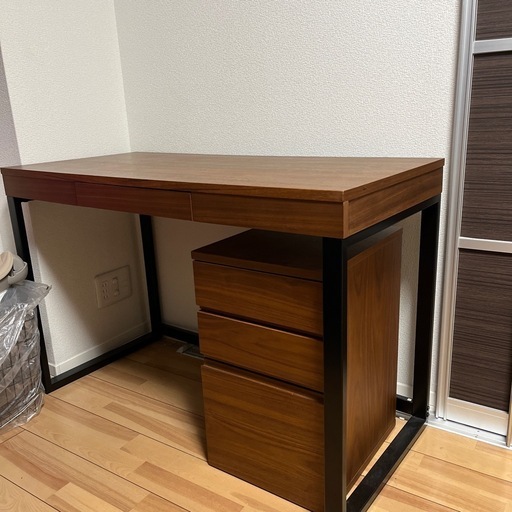 チェスト付きデスク