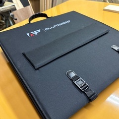 ［新品］折り畳みソーラーパネル200W