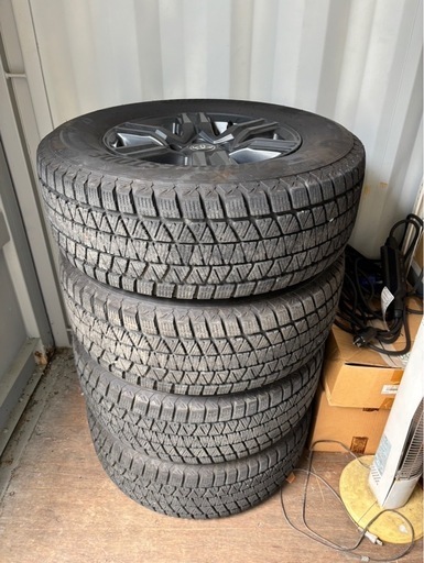 トヨタ　ハイラックス純正アルミ　スタッドレス付き