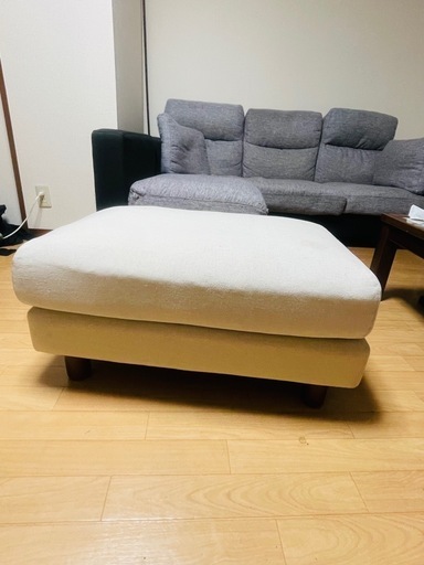 L字ソファーとテーブル