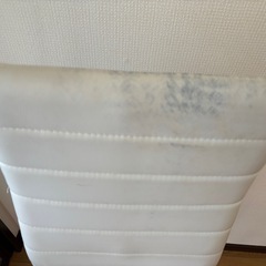 白い椅子の画像