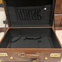 キャリーケース、スーツケースの画像