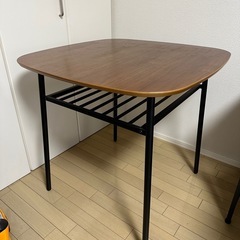 テーブル