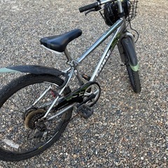 引き渡し先決定⭐︎自転車　マウンテンバイク　22インチ　ヘルメット付き