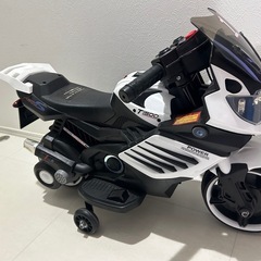 おもちゃの電動バイクの画像