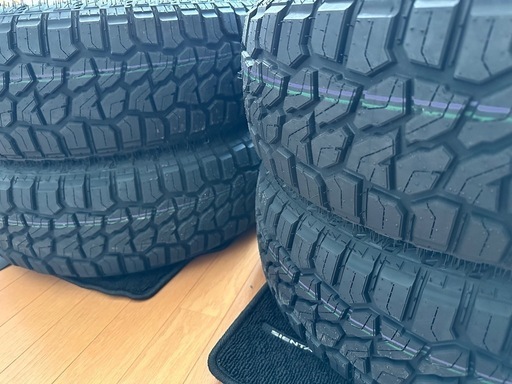 新品 ブロックタイヤ ホワイトレター
