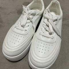 新品スニーカー