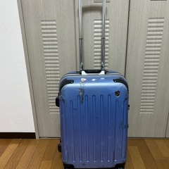 ブルー　スーツケースの画像